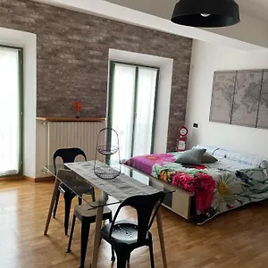 Finestra Sul Centro Storico , Reggio nell'Emilia Italia